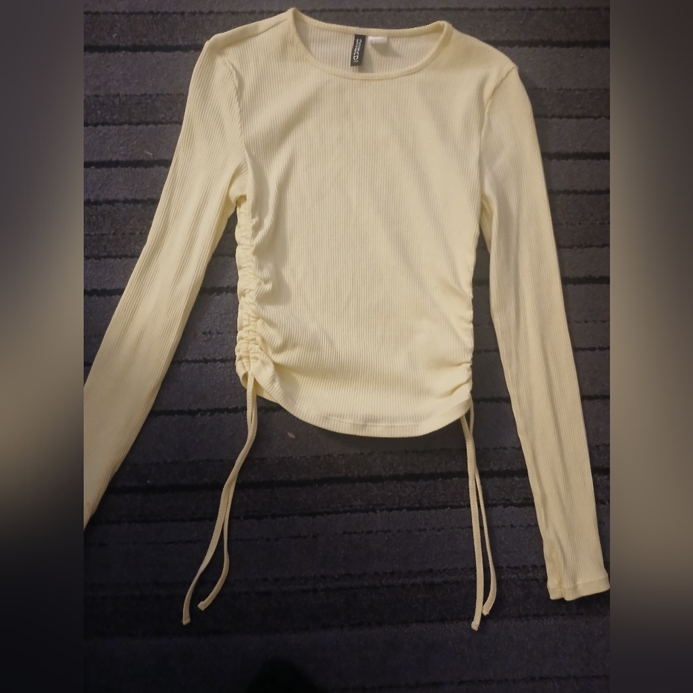 NWOT H&M PASTEL YELLOW LONG SLEEVE RUCHED PULL STRING SIDES TOP SIZE SMALL